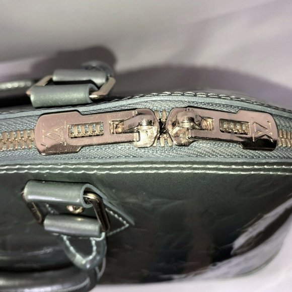 Louis Vuitton Vernis Alma MM Gris Silver Grey Handbag Rare Color Limited Edition - Picture 4 of 12